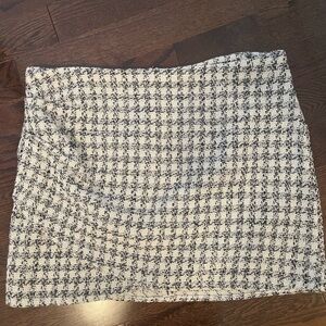 Stylish Black and White Tweed Skirt